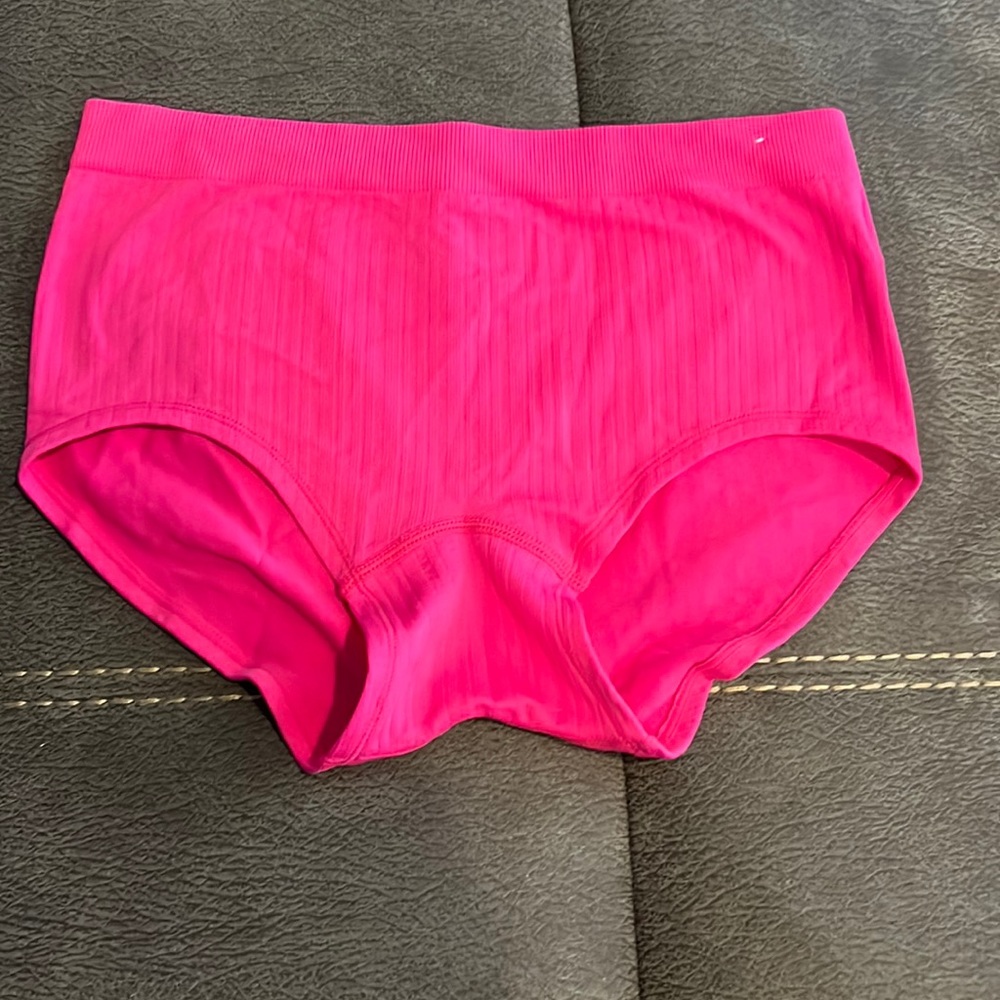 Arizona seamless Petaluma Pink boy short size XS. New
